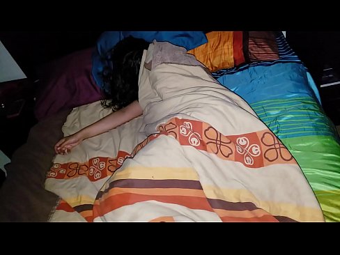 ❤️ सौतेनी आमा सुतेको बेला आफ्नी जवान सौतेनी आमालाई पिट्दै। ❤❌ गुदा अश्लील